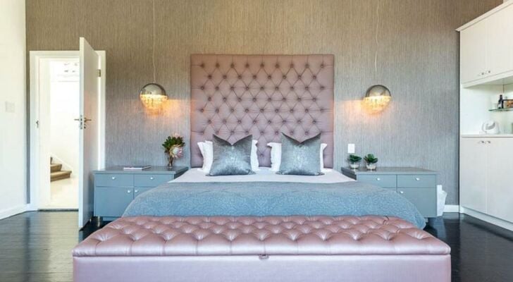 The Clarendon - Fresnaye