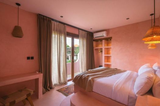 Villa Ella June