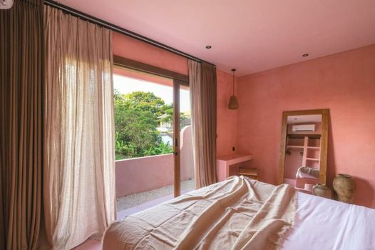 Villa Ella June