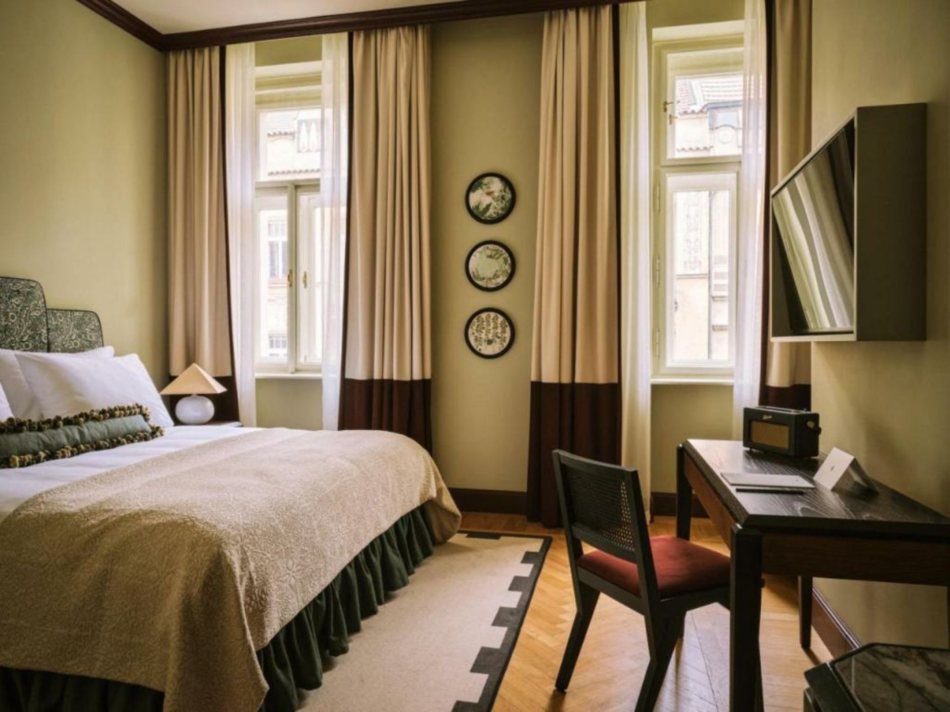 Sir Prague, part of Sircle Collection