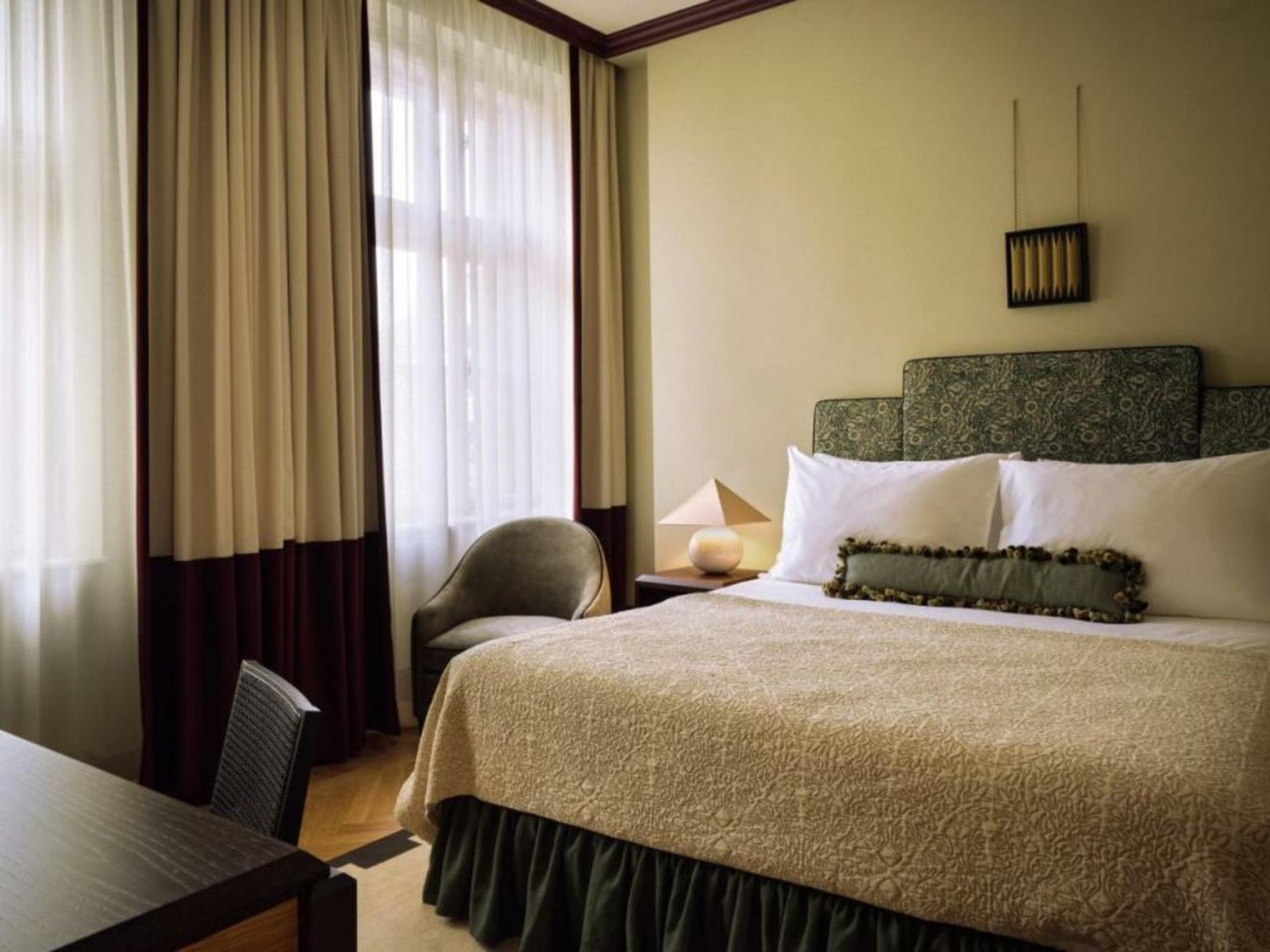 Sir Prague, part of Sircle Collection