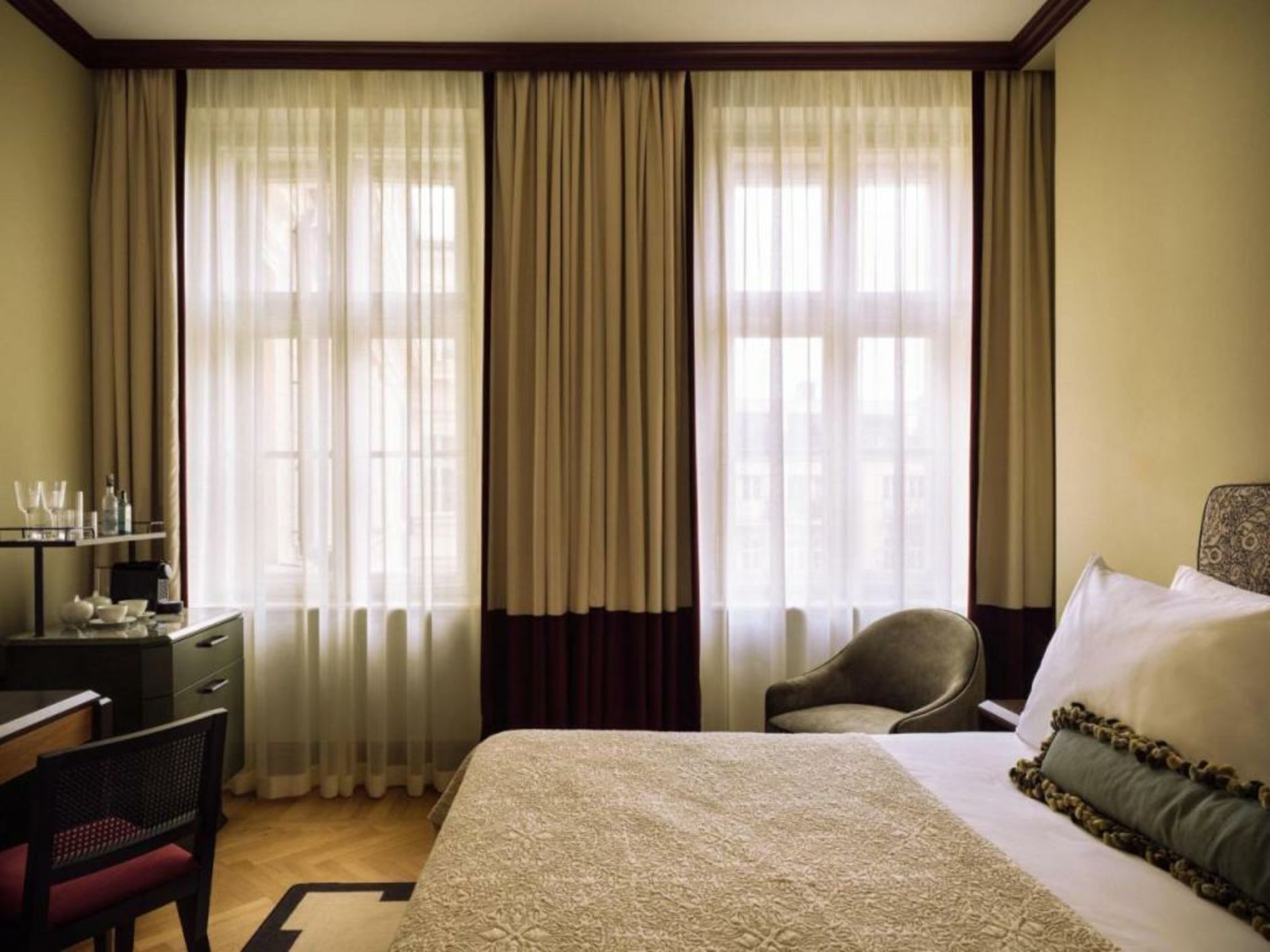 Sir Prague, part of Sircle Collection