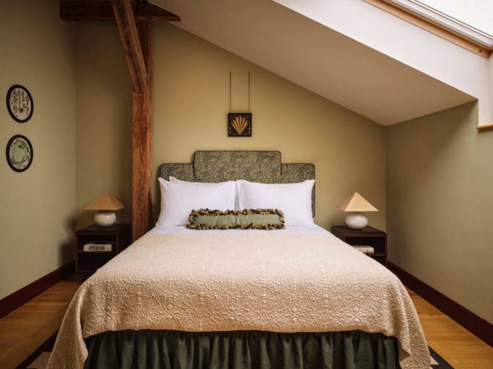 Sir Prague, part of Sircle Collection