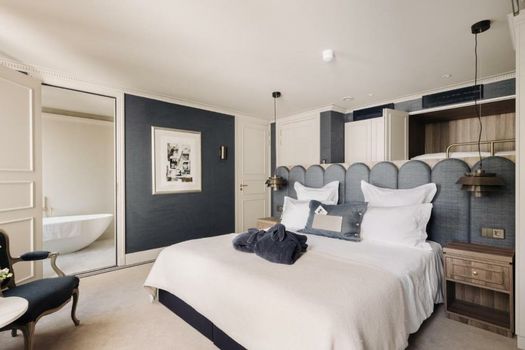 Hotel 717