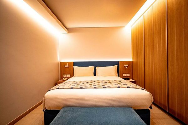 Monot Suites