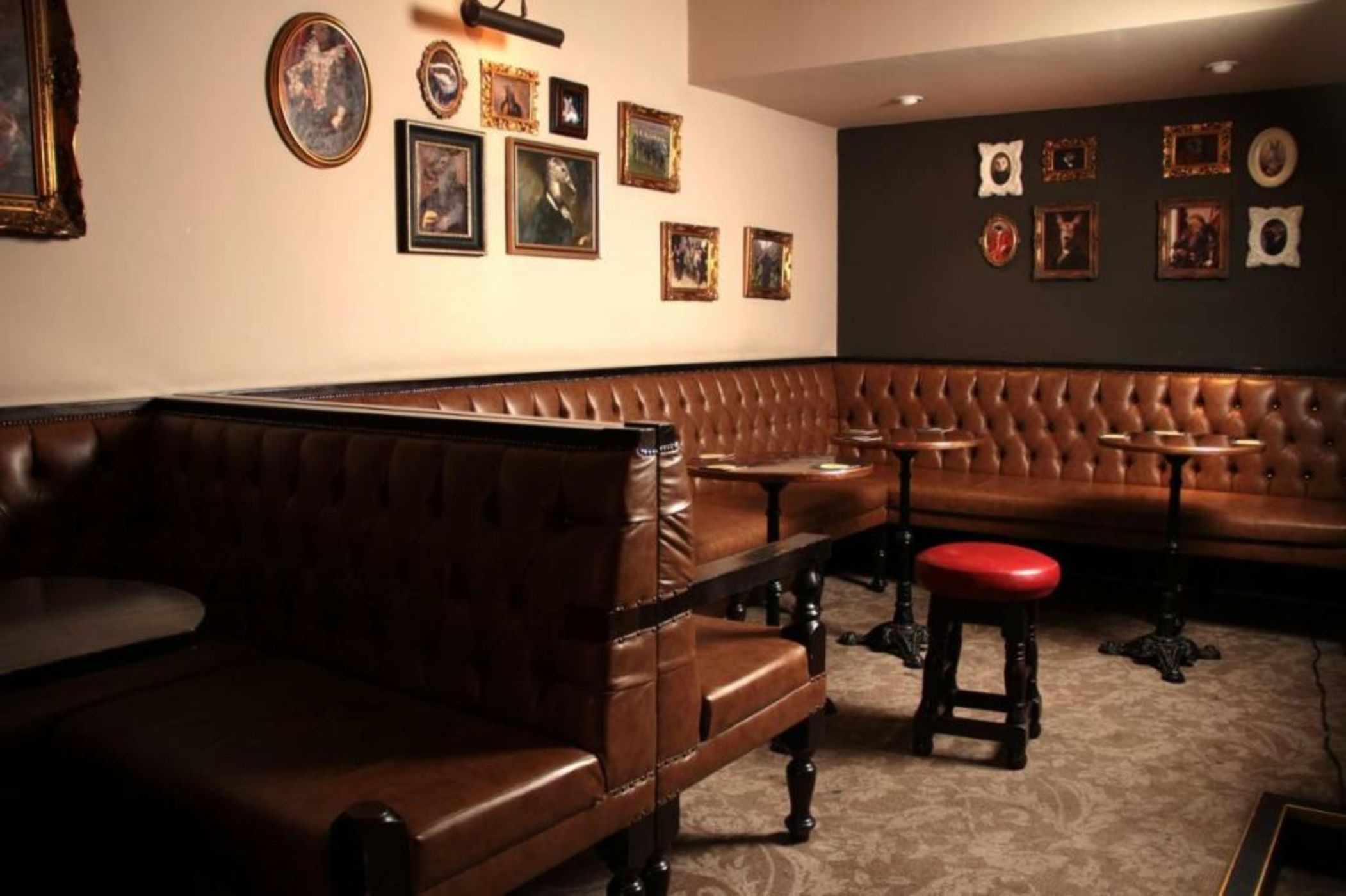 White Hart Hotel & Apartments