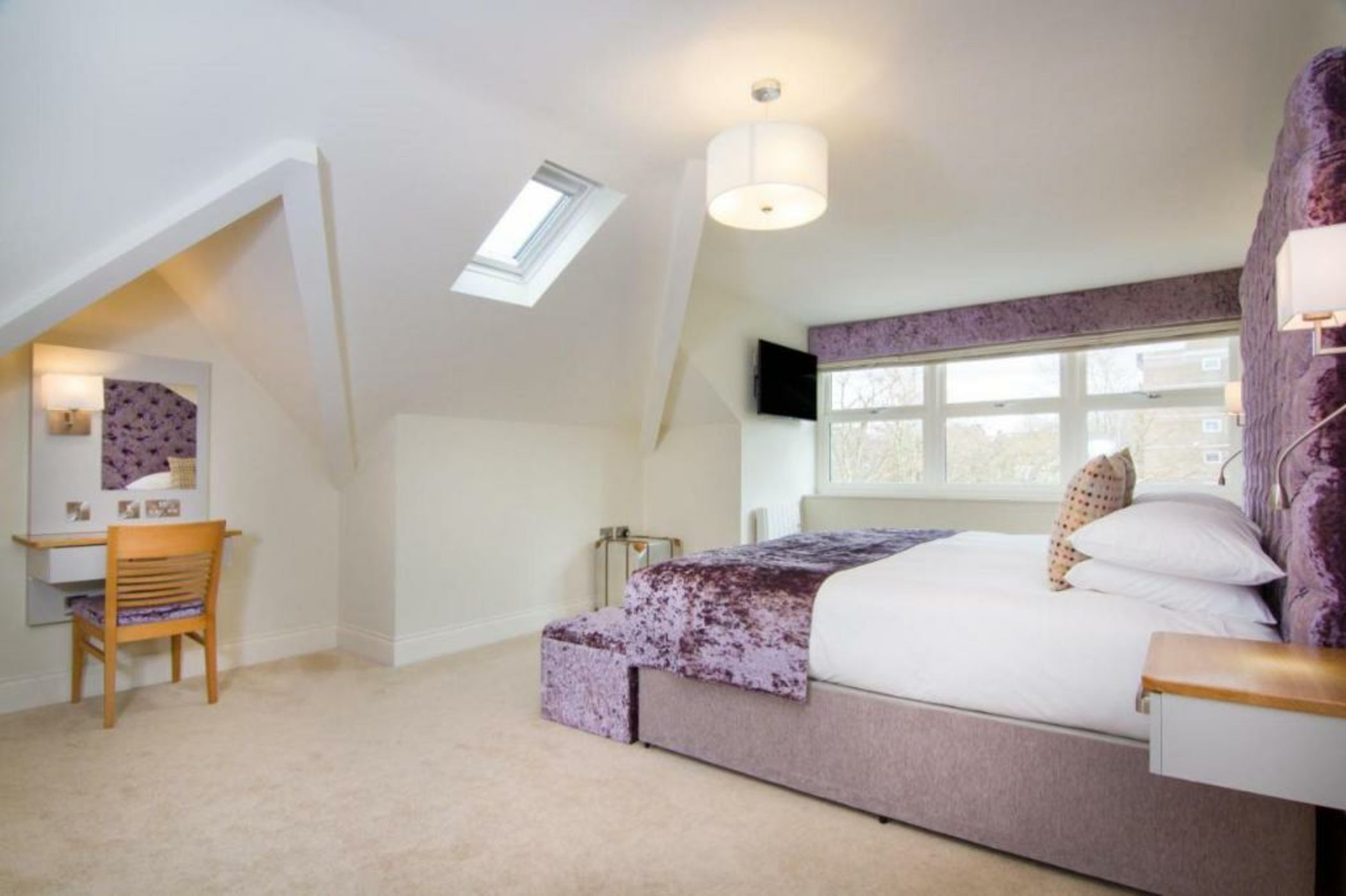 White Hart Hotel & Apartments