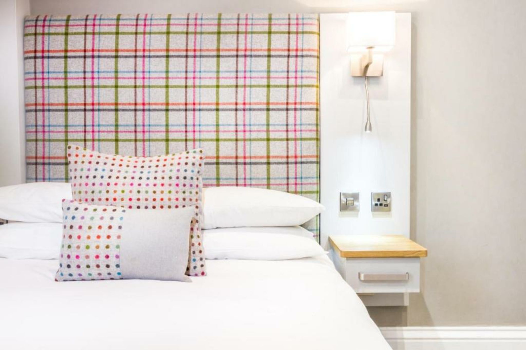 White Hart Hotel & Apartments