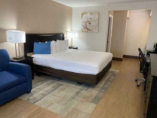 Stanford Inn & Suites Anaheim