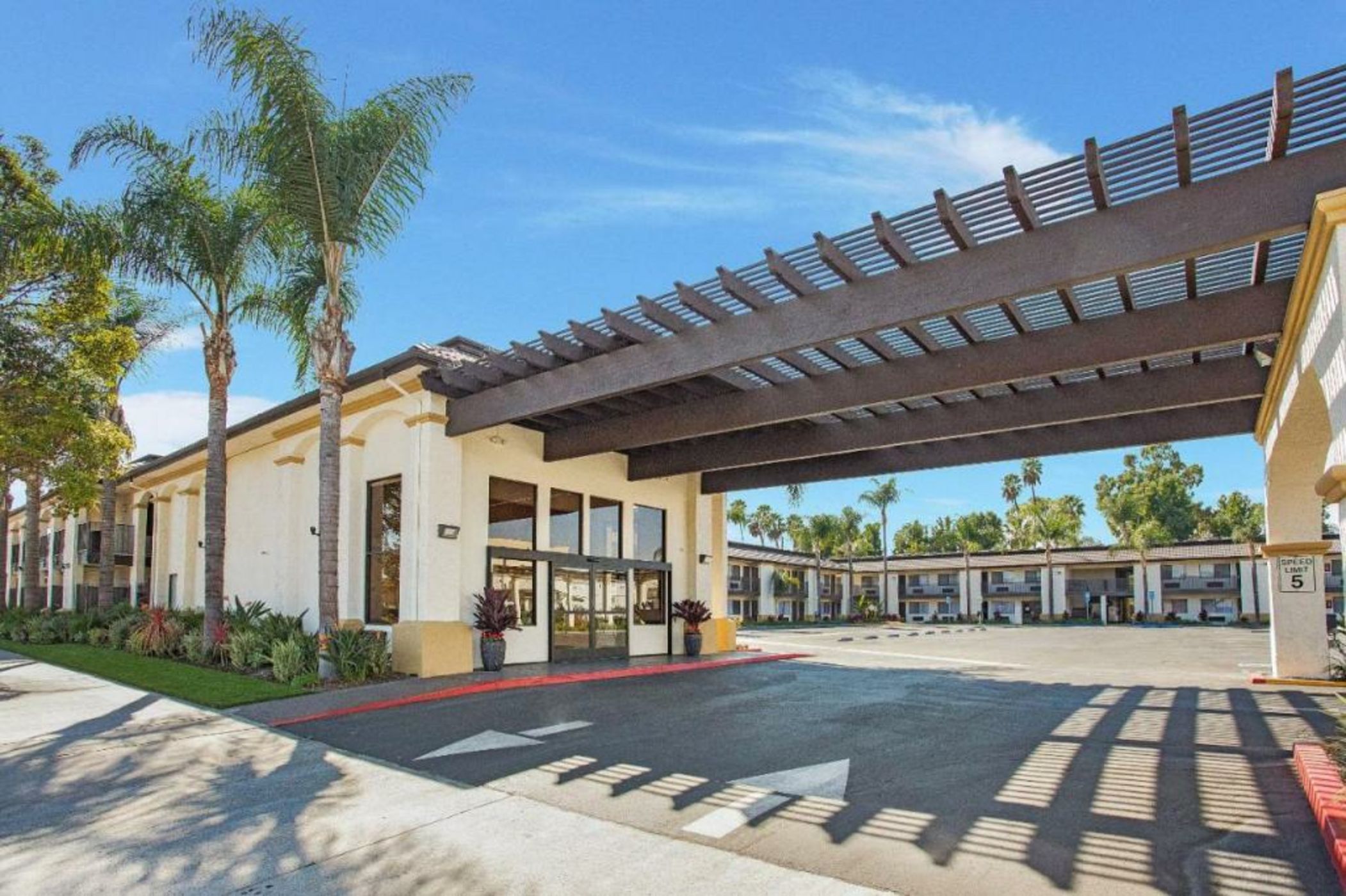 Stanford Inn & Suites Anaheim
