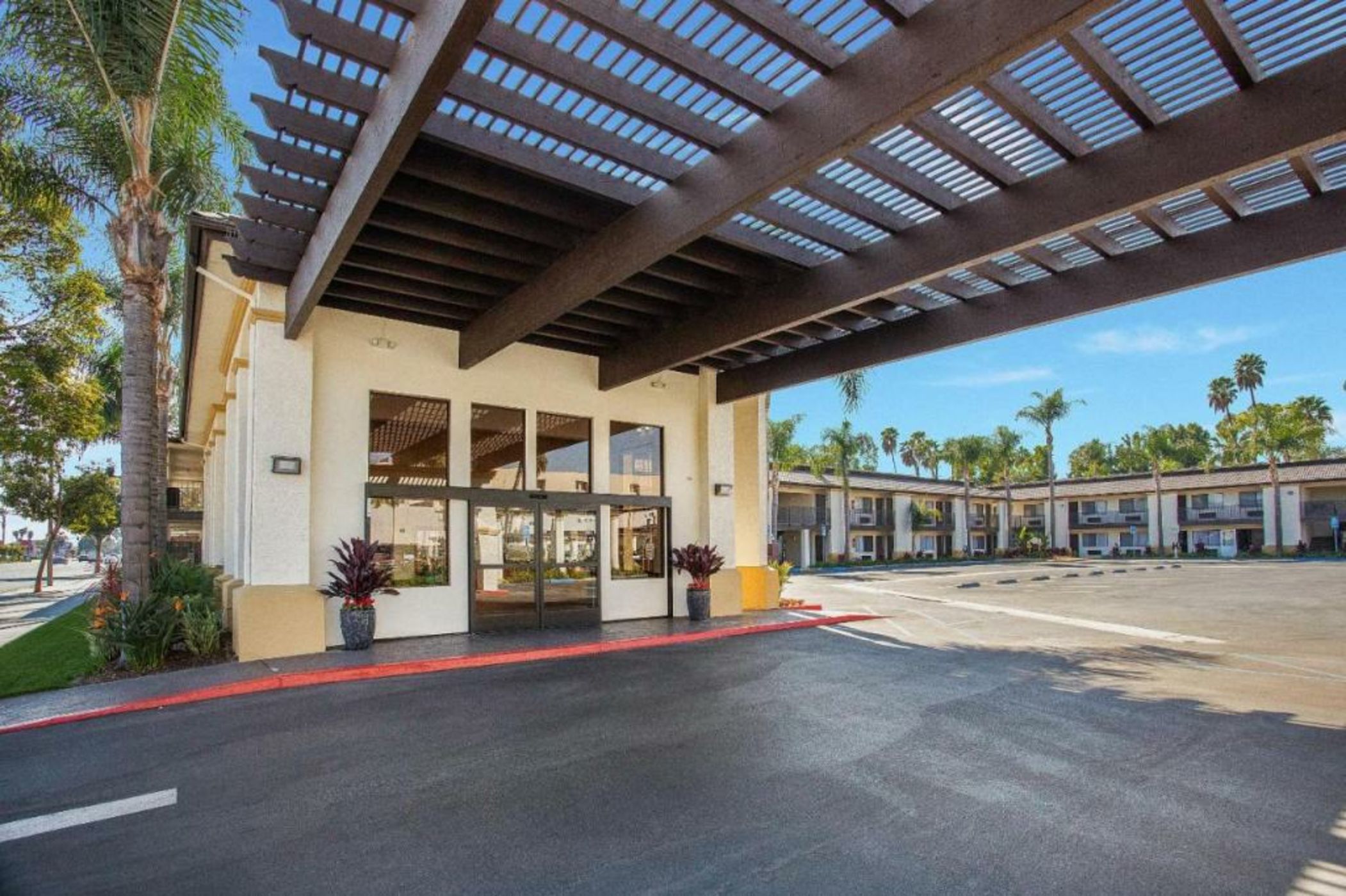 Stanford Inn & Suites Anaheim