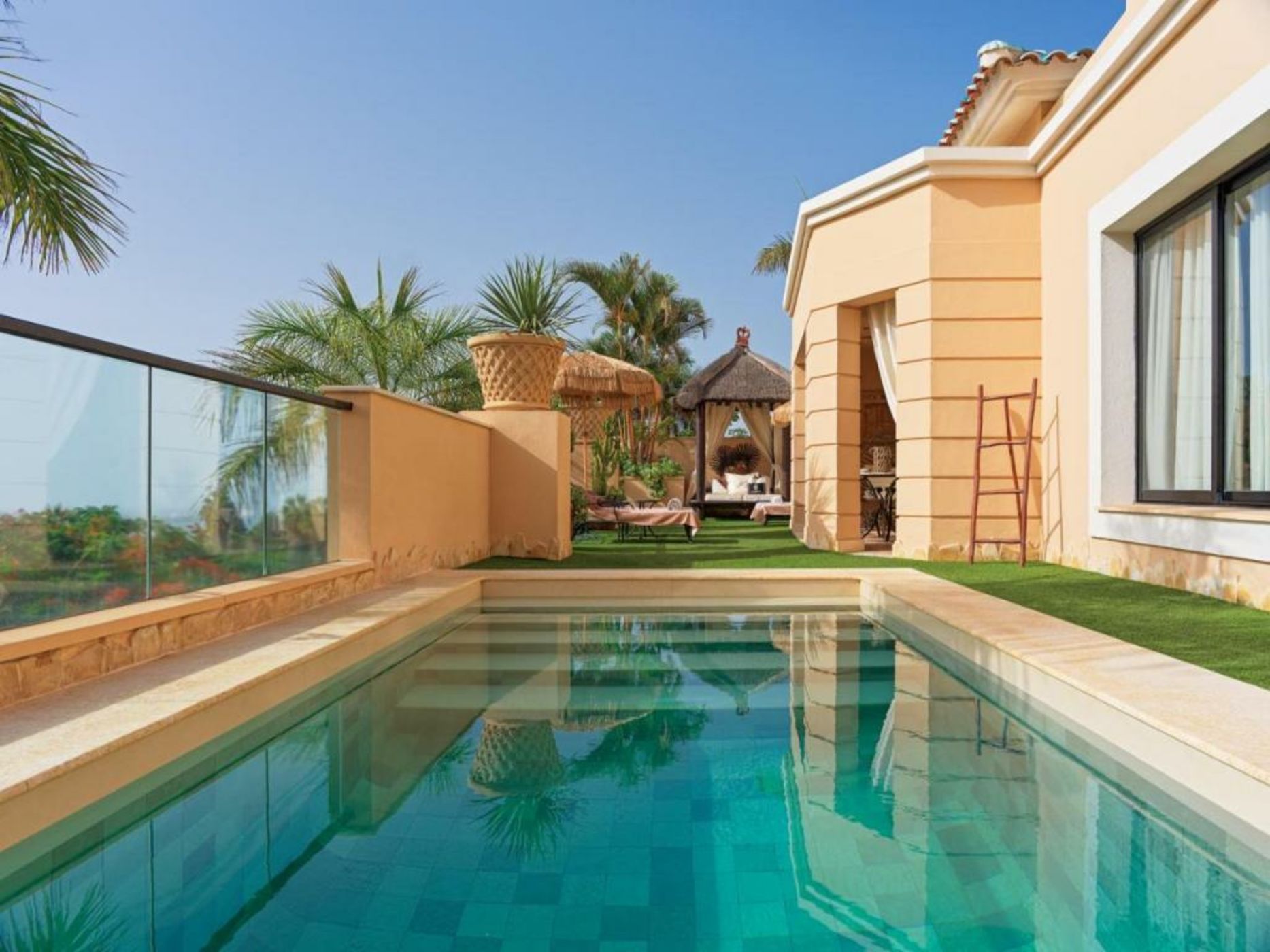 Royal Garden Villas, Luxury Hotel