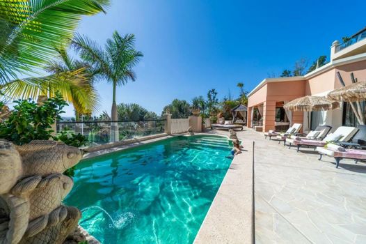 Royal Garden Villas, Luxury Hotel