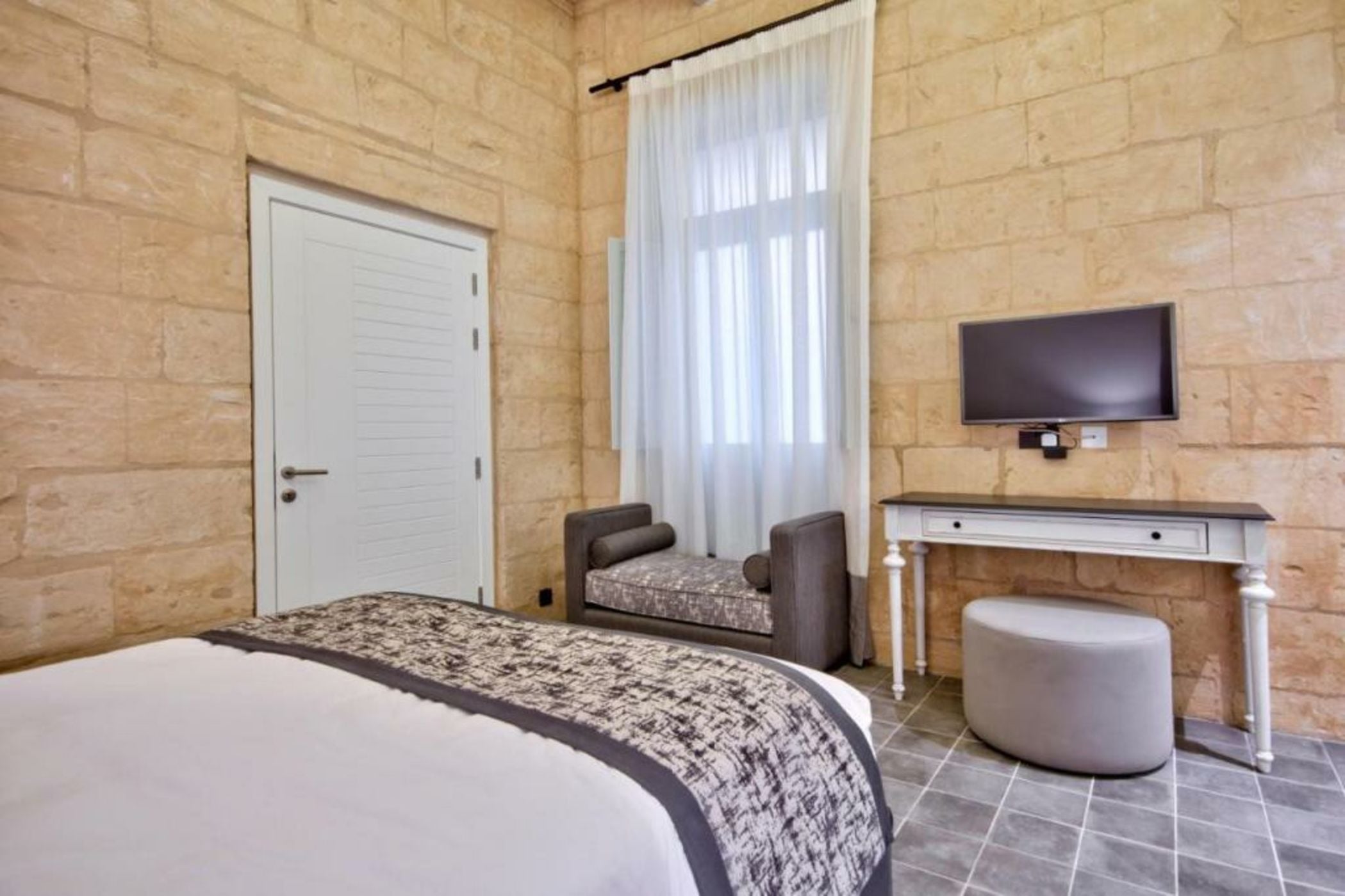 66 Saint Paul's & Spa