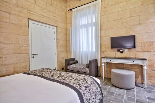 66 Saint Paul's & Spa