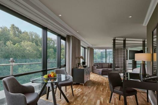 The Glasshouse, Autograph Collection