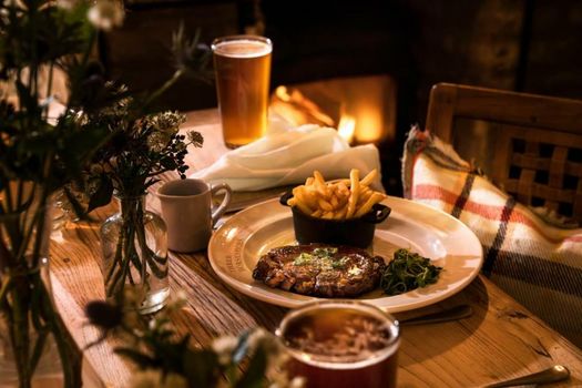 The Three Horseshoes