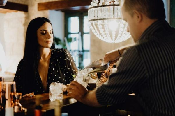 Oinou Strata - Adults Only