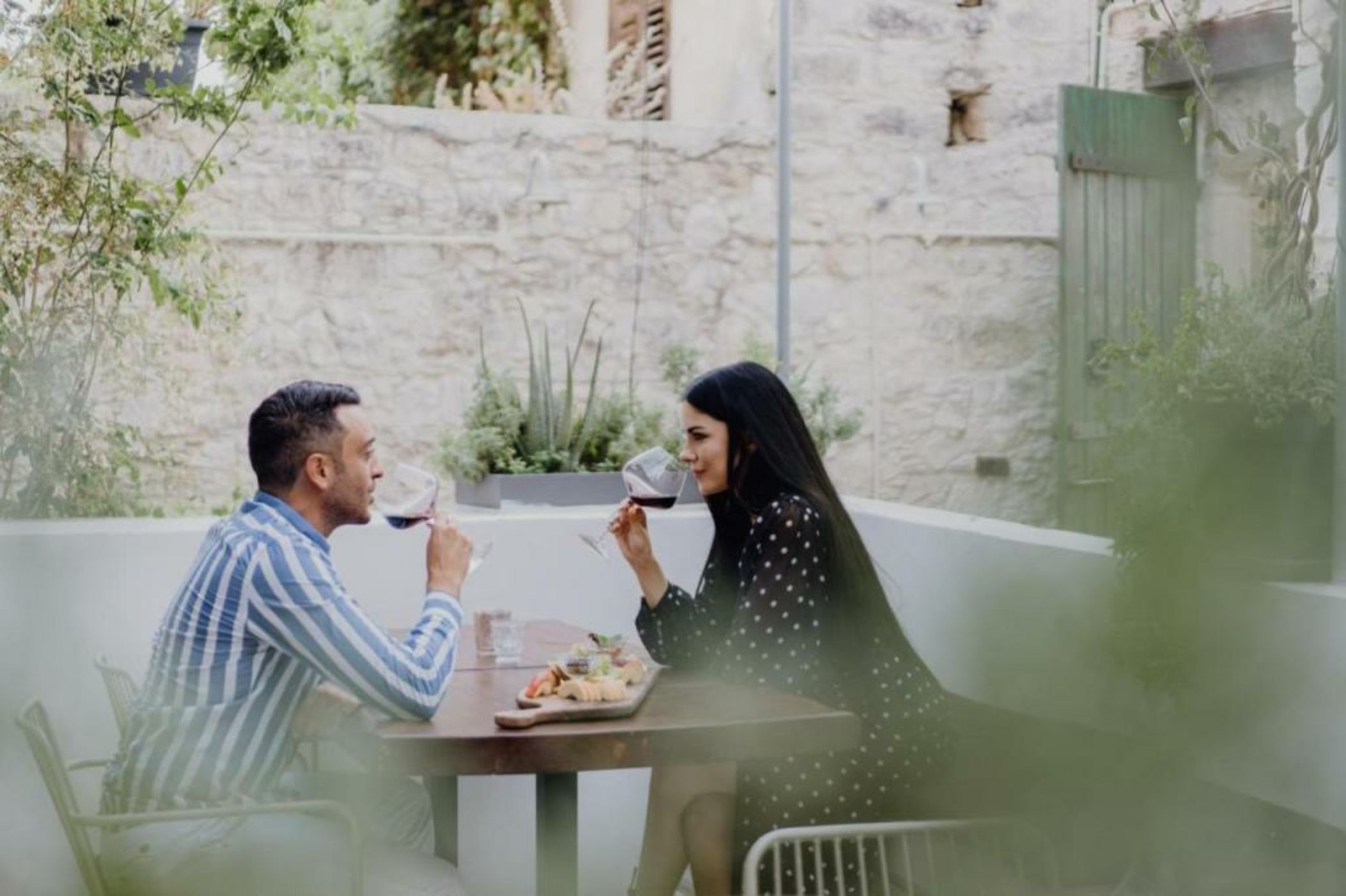 Oinou Strata - Adults Only