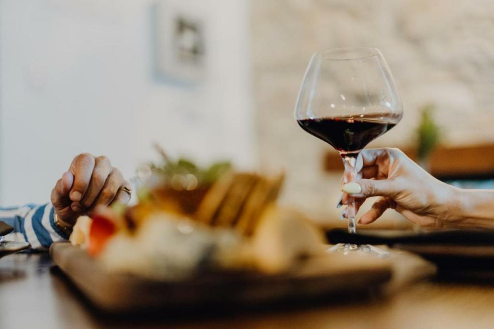 Oinou Strata - Adults Only