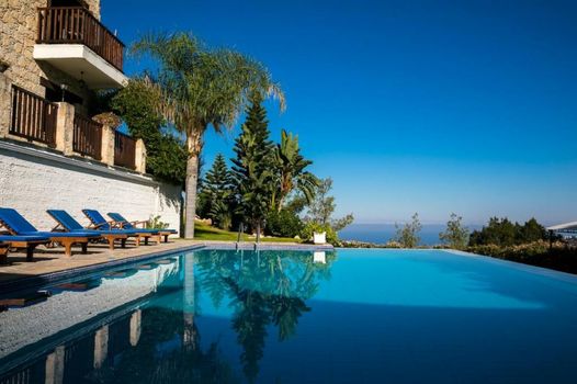 Demetriou Paradisos Hills Hotel