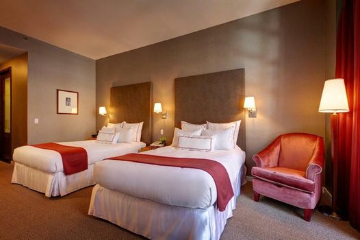 Hotel Giraffe by Library Hotel Collection