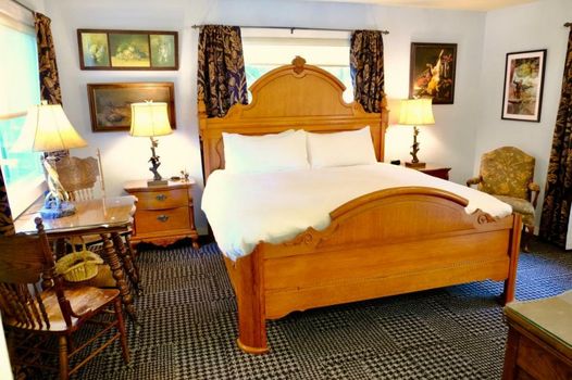 Yosemite Bug Rustic Mountain Resort