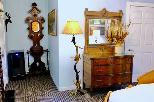 Yosemite Bug Rustic Mountain Resort