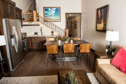 Cable Mountain Lodge