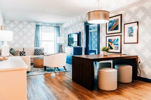 Salem Waterfront Hotel & Suites