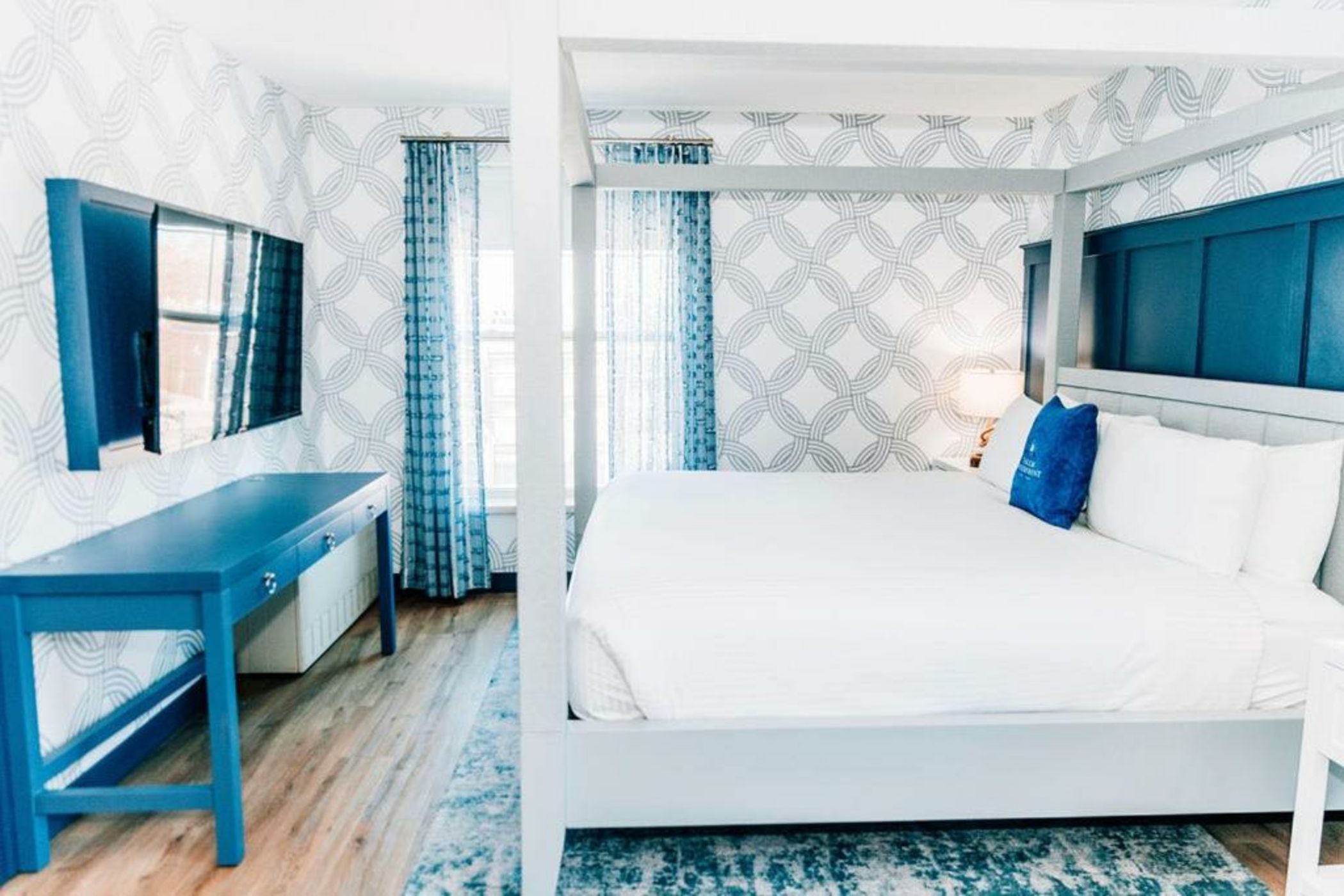 Salem Waterfront Hotel & Suites