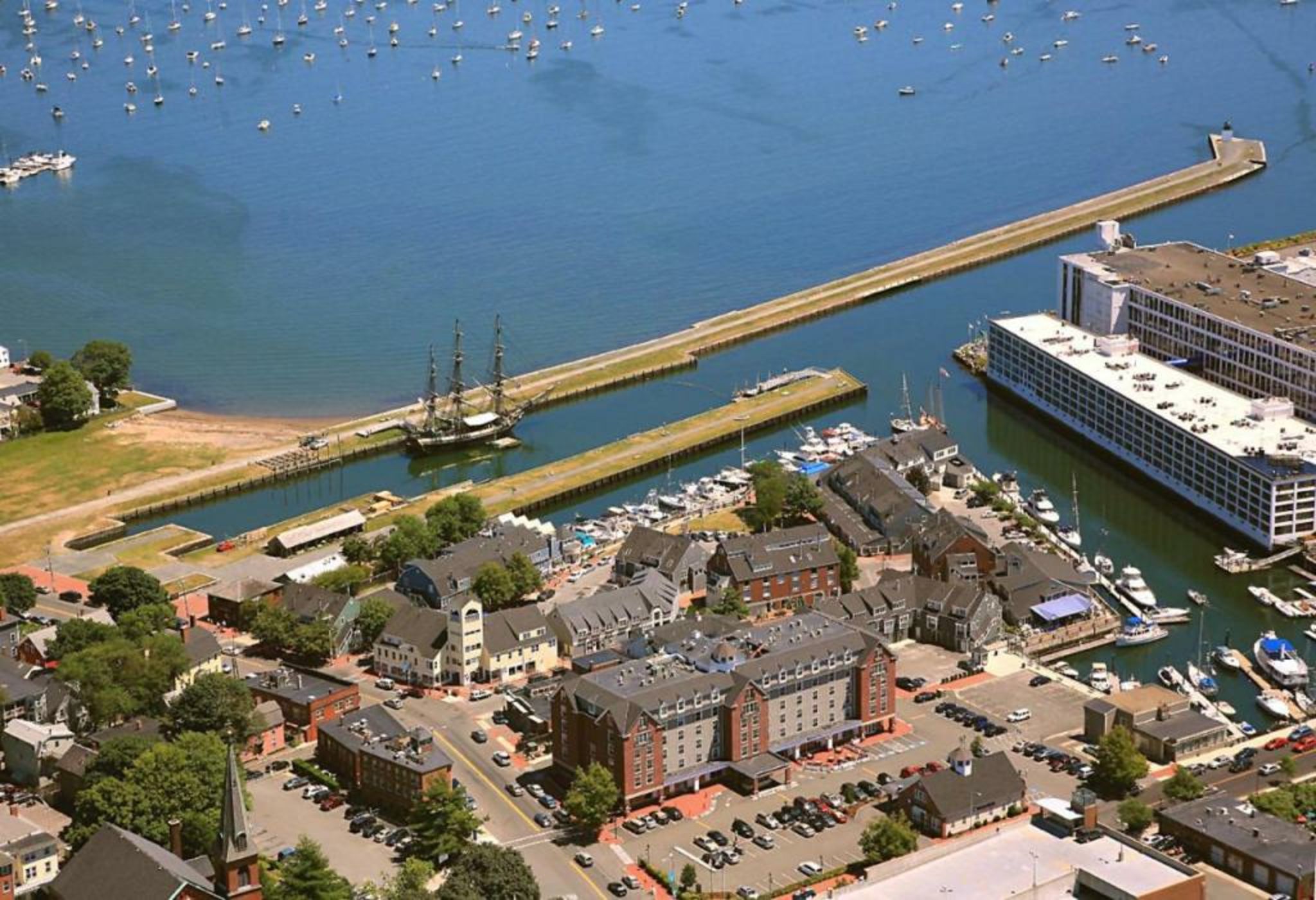 Salem Waterfront Hotel & Suites