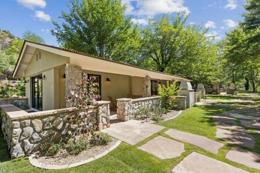 Sedona Views B&B and Luxury Creekside Cabins