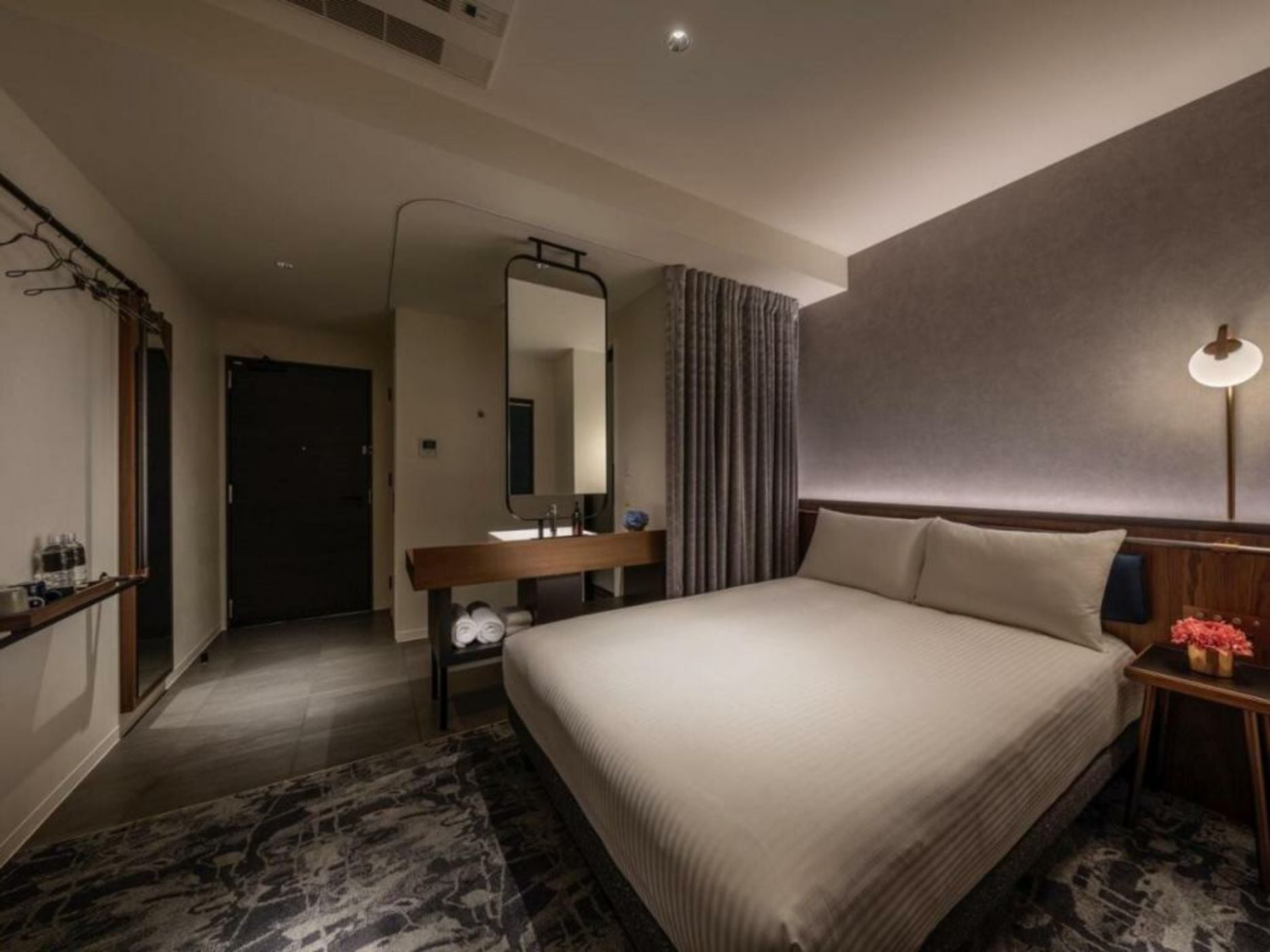 The Lively Osaka Honmachi