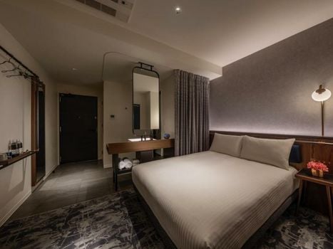 The Lively Osaka Honmachi