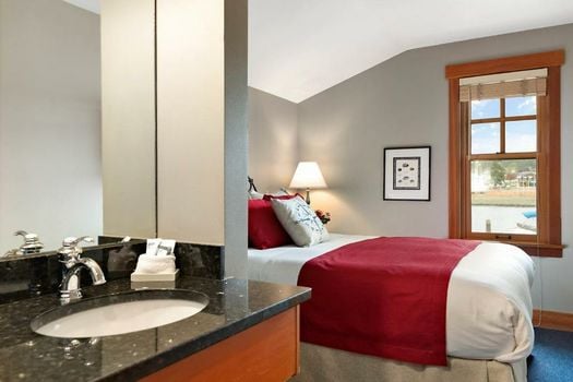 La Conner Channel Lodge