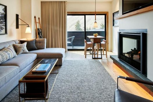 The Cloudveil, Autograph Collection