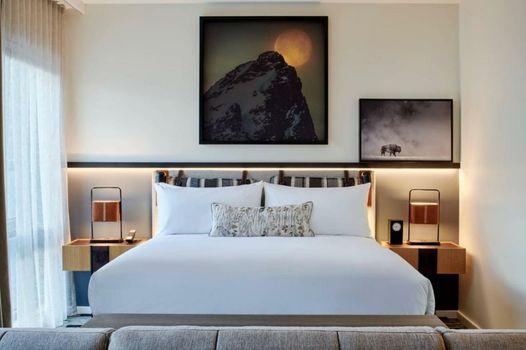 The Cloudveil, Autograph Collection