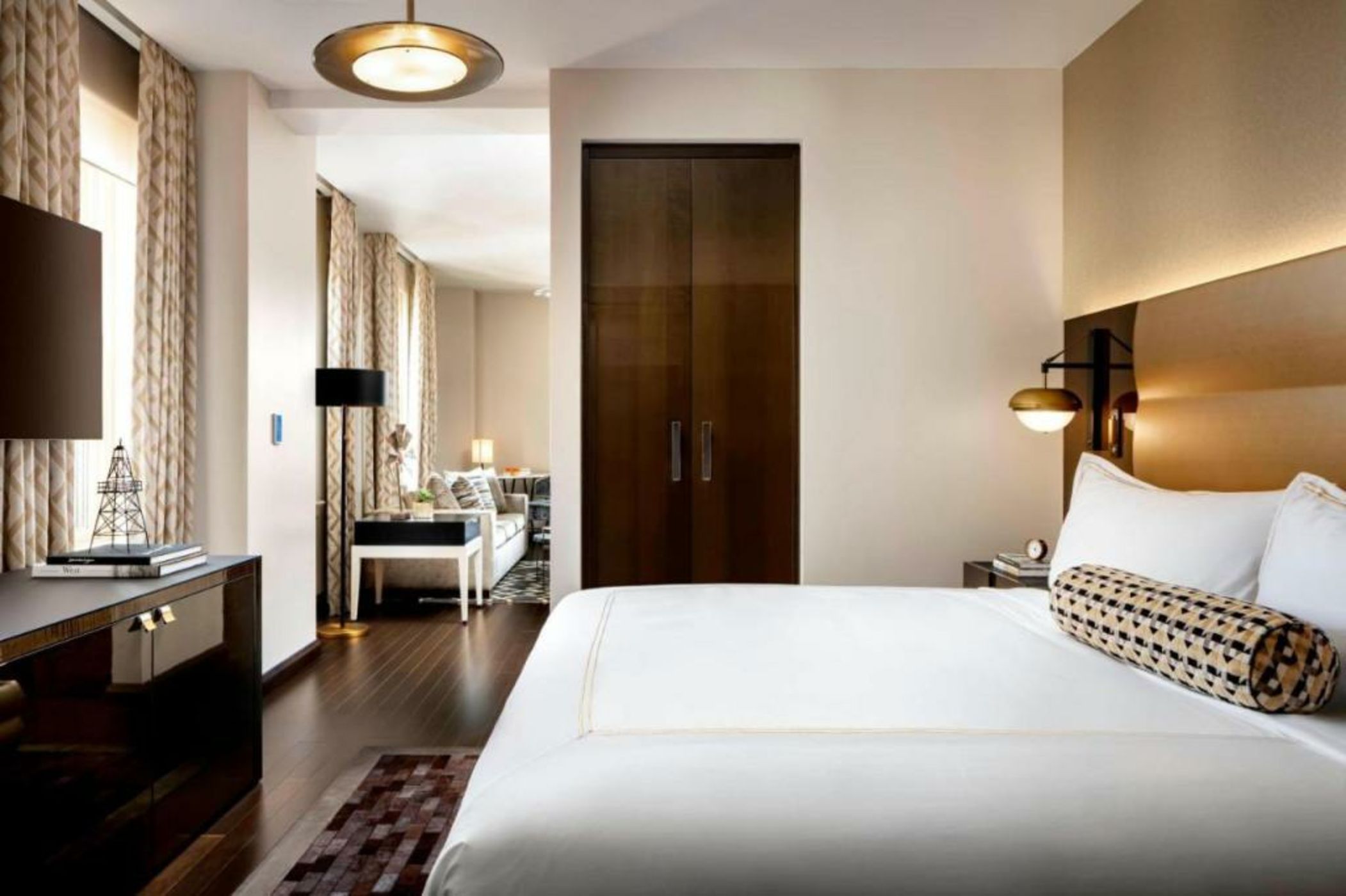 The Sinclair, Autograph Collection