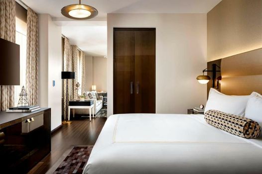 The Sinclair, Autograph Collection