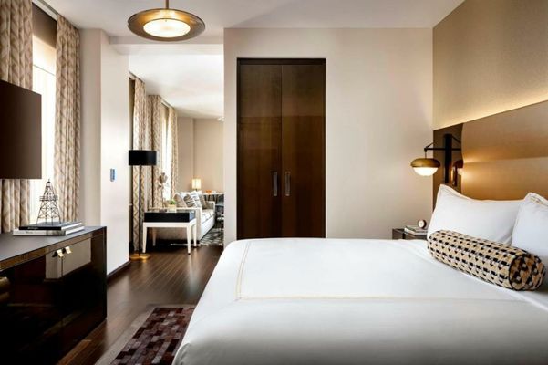 The Sinclair, Autograph Collection