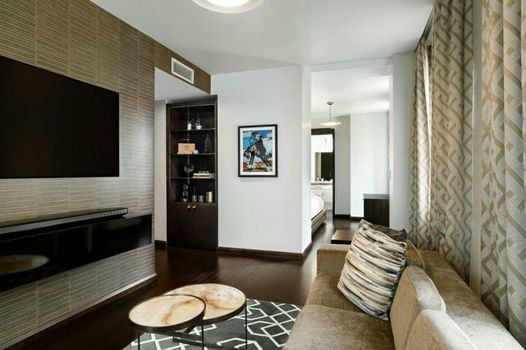 The Sinclair, Autograph Collection