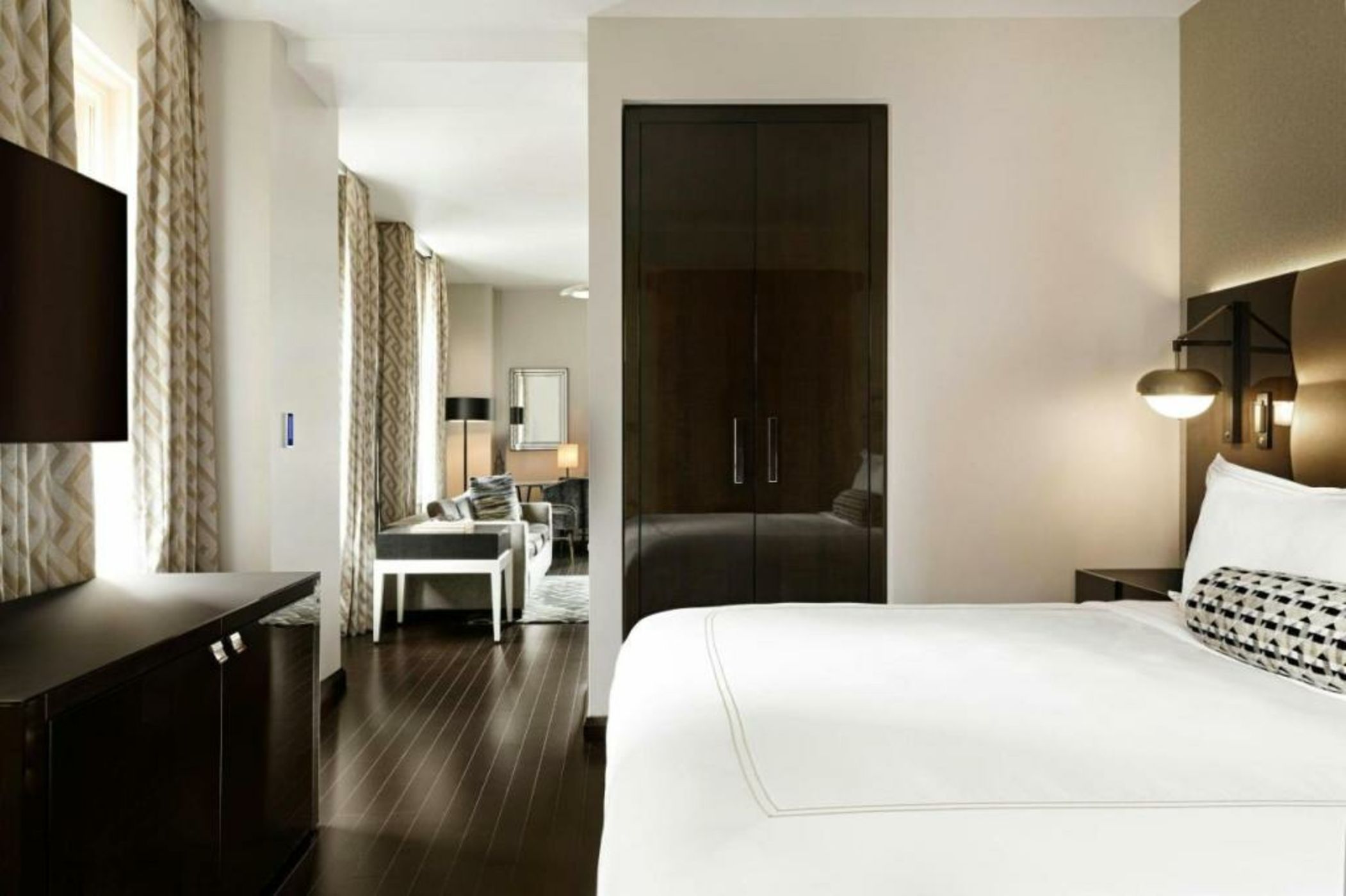 The Sinclair, Autograph Collection