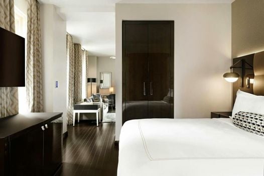 The Sinclair, Autograph Collection