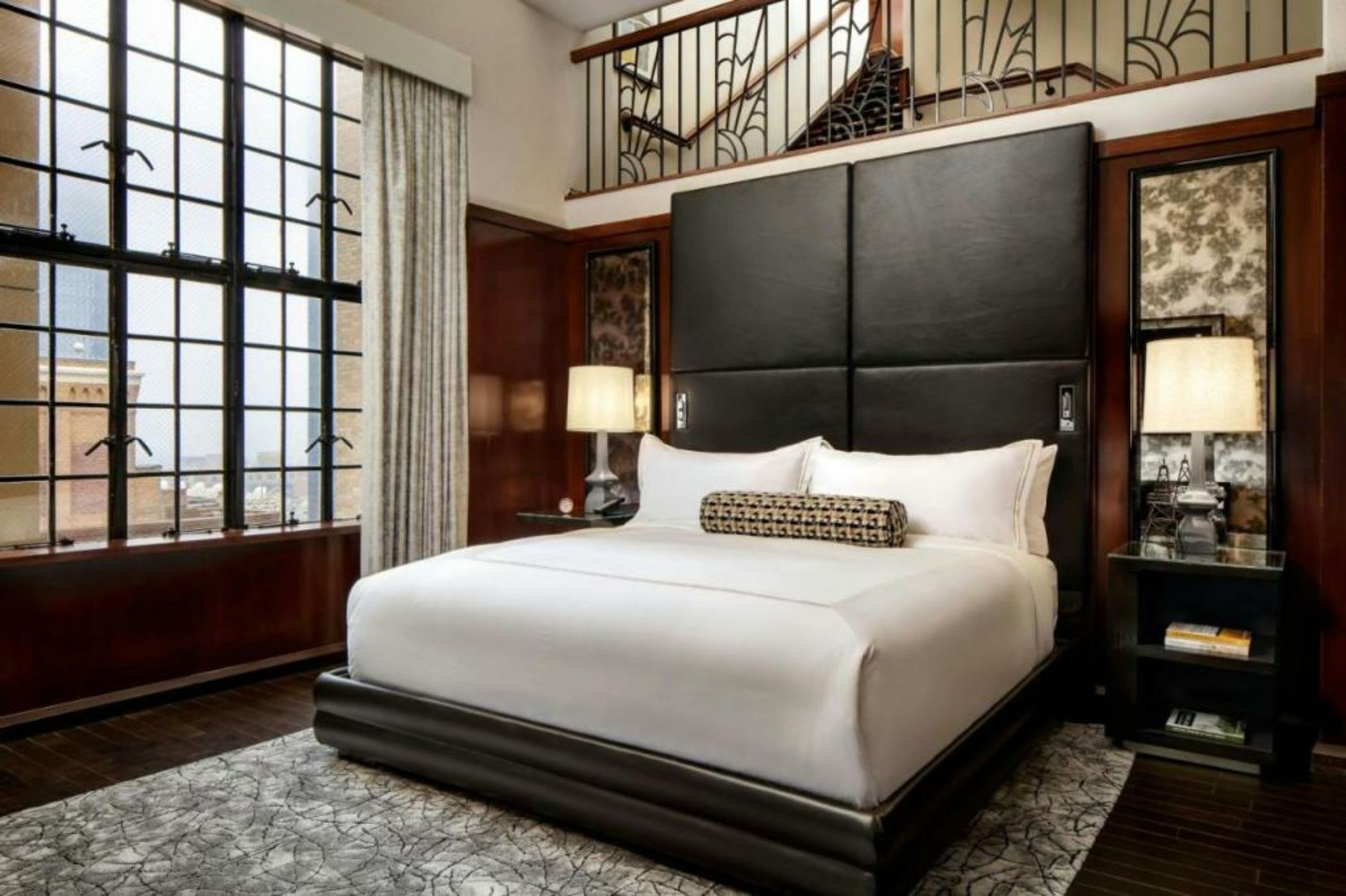 The Sinclair, Autograph Collection