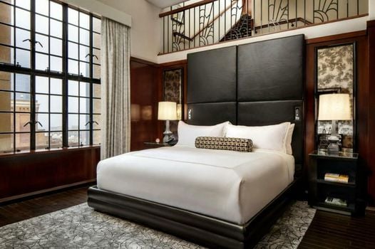 The Sinclair, Autograph Collection