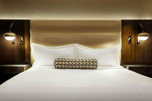 The Sinclair, Autograph Collection