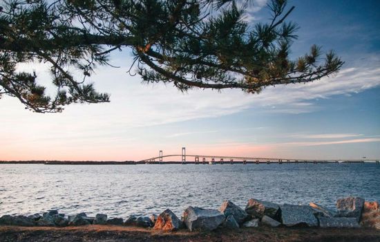 Newport Harbor Island Resort