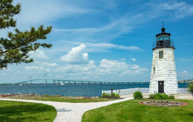 Newport Harbor Island Resort