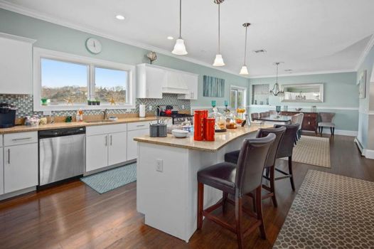 The Beacon Waterfront Inn